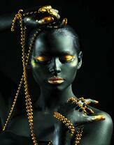 Без бренда «Девушка в черно-золотом макияже» в Ростове-на-Дону в интернет-магазине  Без бренда «Девушка в черно-золотом макияже» в Ростове-на-Дону