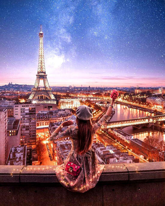 Картина по номерам 40x50 Девушка в берете над ночным Парижем
